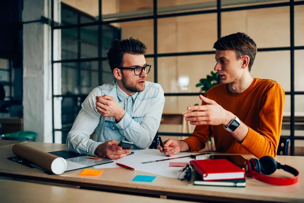 Young Male Coworkers Discussing Ideas Common Project Brainstorming Together Office — Stock Photo, Image
