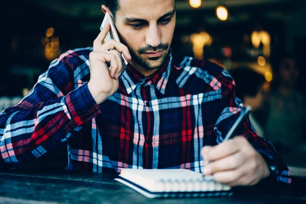 Cropped Image Young Man Casual Shirt Talking Smartphone Writing Information — Stock Photo, Image