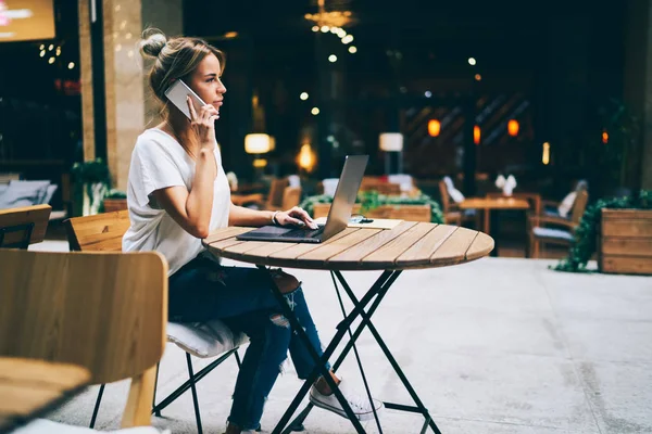 Young Busy Businesswoman Talking Mobile Phone While Checking Online Database — Stock Photo, Image