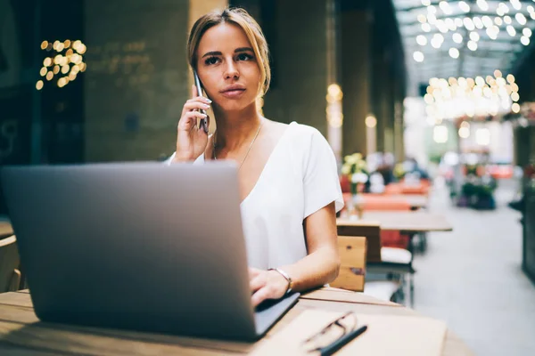 Busy Young Woman Talking Business Partners Digital Smartphone While Working — Stock Photo, Image