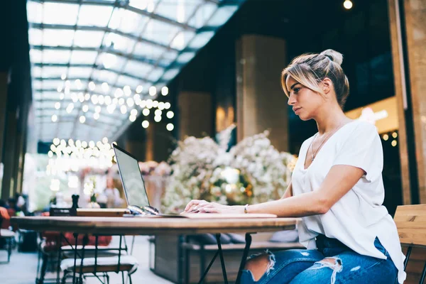 Concentrated Female Copywriter Tying Text Information Keyboard Modern Laptop Device — Stock Photo, Image