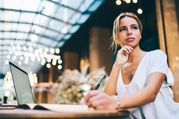 Pondering Young Woman Looking Away Thinking Interesting Ideas Writing Story — Stock Photo, Image