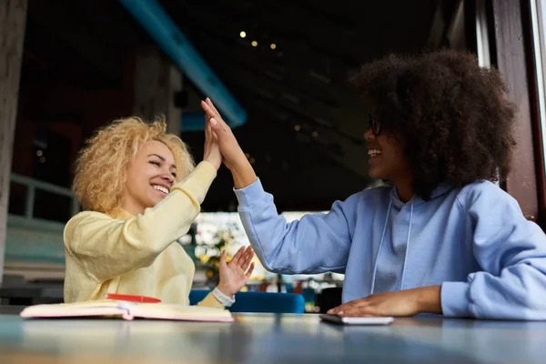 Young Multiracial Women Curly Hair Giving High Five Enjoying Friendship — Stock Photo, Image