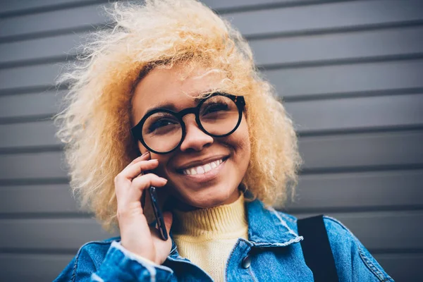 Smiling Young Woman Curly Hairstyle Talking Mobile Friend Spending Time — Stock Photo, Image