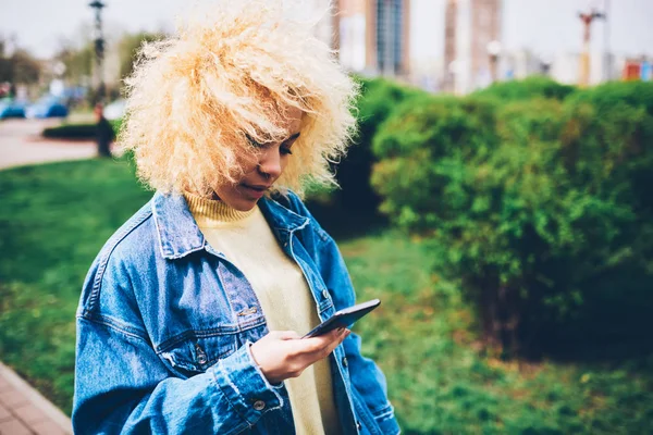 Hipster Girl Curly Hair Chatting Social Networks Sending Messages While — Stock Photo, Image