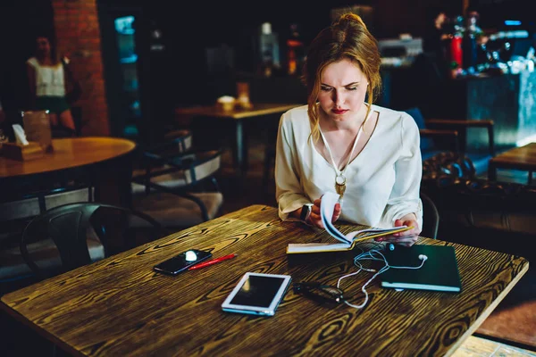 Serious Businesswoman Checking Notes Dairy Planning Working Schedule Targets Day — Stock Photo, Image