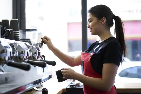 Positive Young Woman Holding Mug Hand Standing Modern Espresso Machine — Stock Photo, Image