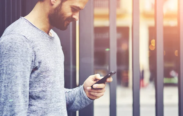 Cheerful Bearded Man Messaging Online Friends Mobile Phone Connecting High — Stock Photo, Image