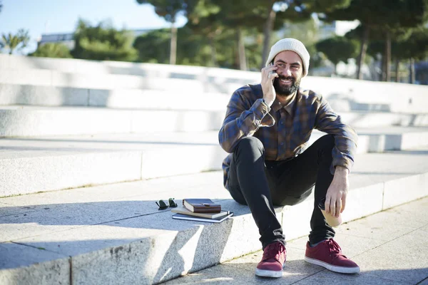 Smiling Bearded Guy Stylish Outfit Hat Having Phone Conversation Resting — Stock Photo, Image