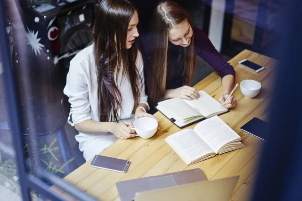 Intelligent Teenagers Collaborating Homework Sitting Wooden Desktop Books Stylish Coffee — Stock Photo, Image