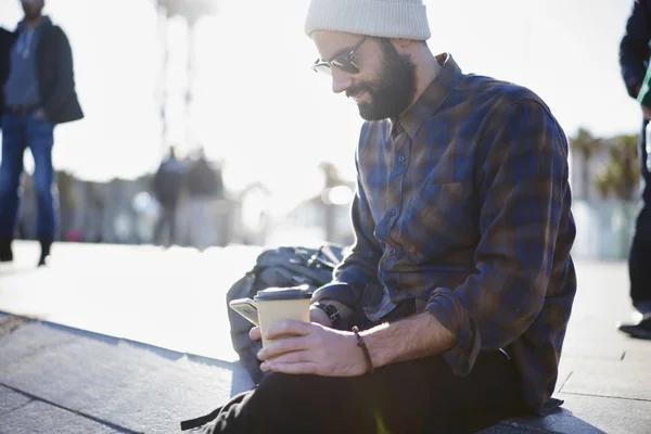 Smiling Bearded Male Traveler Resting City Tour Sitting Squaire Using — Stock Photo, Image