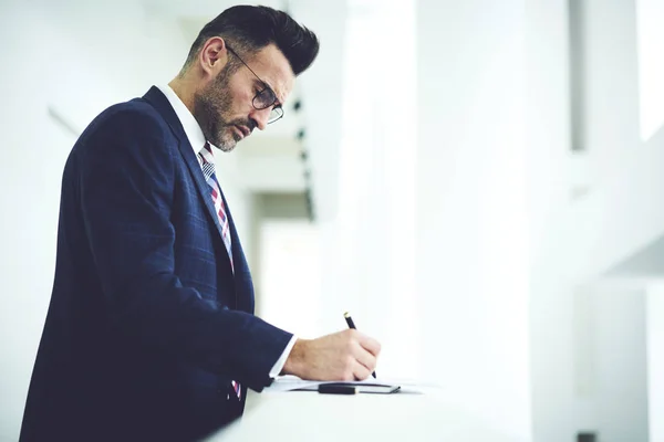 Confident Prosperous Executive Manager Trading Corporations Signing Contract Concentrated Reading — Stock Photo, Image