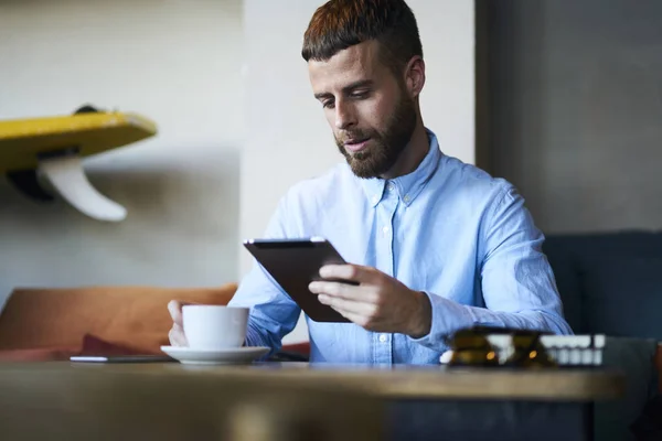 Successful Bearded Businessman Enjoying Favourite Tasty Coffee Reading Last Trade — Stock Photo, Image