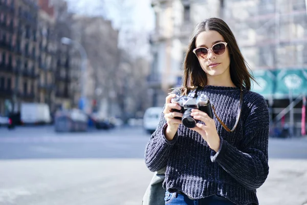 Brunette Female Traveler Spending Holiday Trip Hobby Taking Photos Urban — Stock Photo, Image