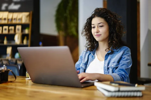 Pondering Brunette Freelancer Searching Information Websites While Working Remotely Laptop — Stock Photo, Image