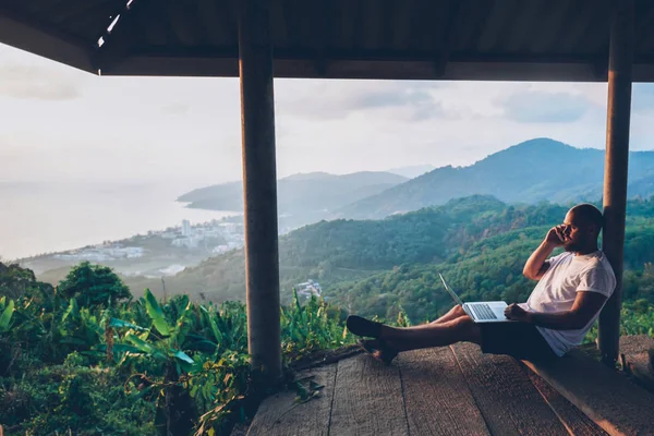 Hipster Darmreisende Die Abgelegen Arbeiten Und Den Sommerferien Die Thailändische — Stockfoto