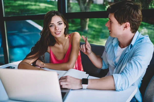 Portrait Pretty Female Student Looking Camera While Her Male Colleague — Stock Photo, Image