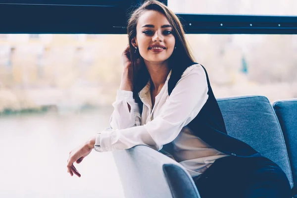 Portrait Charming Brunette Businesswoman Dressed Formal Outfit Resting Couch Office — Stock Photo, Image