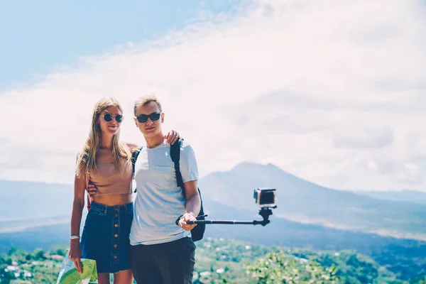 Young Hipster Guy Holding Monopod Smartphone Making Selfie Standing Girlfriend — Stock Photo, Image
