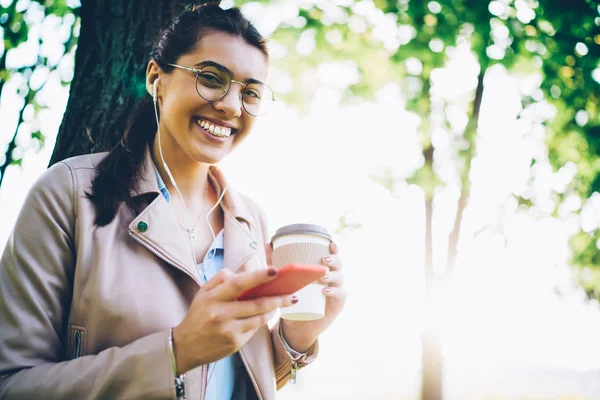 Half Length Portrait Happy Meloman Eyeglasses Found Favourite Audio Internet — Stock Photo, Image