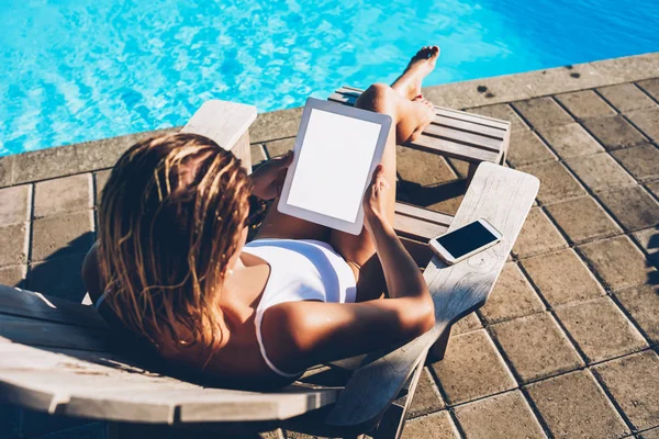 Top View Young Woman Resting Sunbed Working Remotely Same Time — Stock Photo, Image