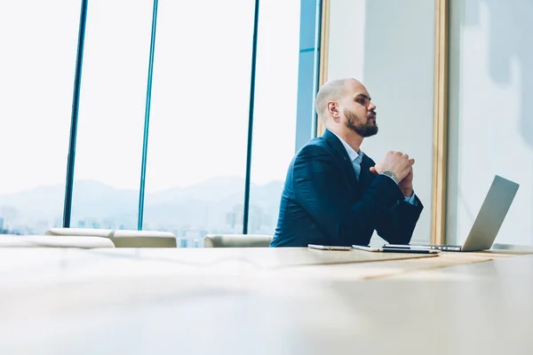 Smart Ekonomichef Högtidskläder Som Funderar Att Utveckla Egen Affärsplan Som — Stockfoto