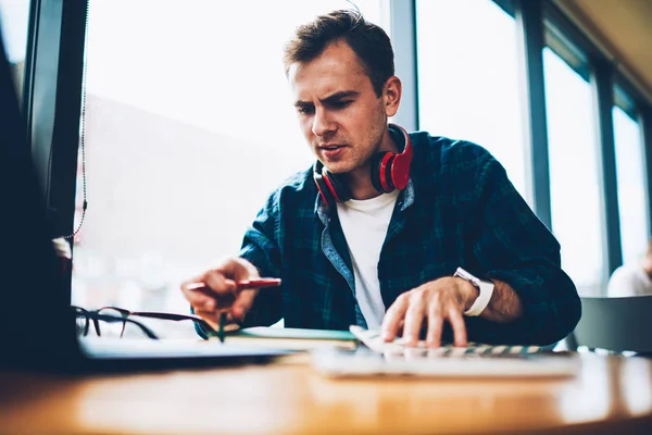 Pensive Handsome Professional Programmer Creating Presentation Customer While Remotely Working — Stock Photo, Image