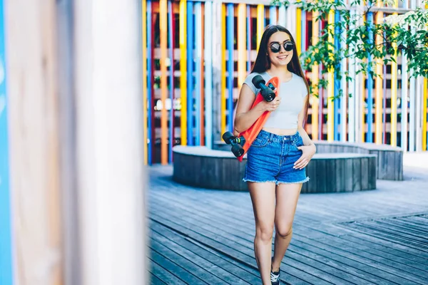 Positive Hipster Girl Stylish Spectacles Strolling Urban Setting Enjoying Summer — Stock Photo, Image