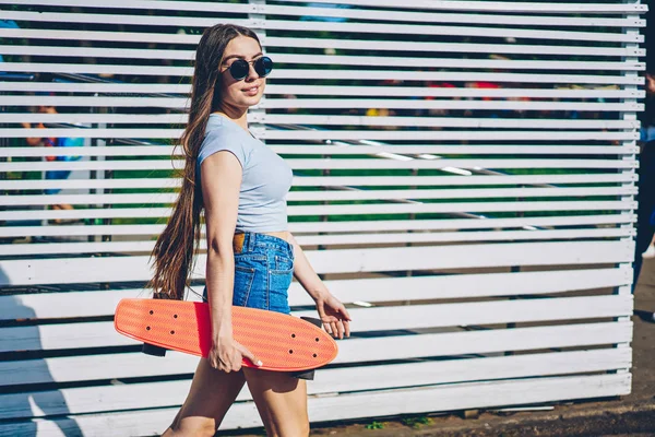 Cheerful Young Woman Long Hair Black Sunglasses Smiling Camera While — Stock Photo, Image