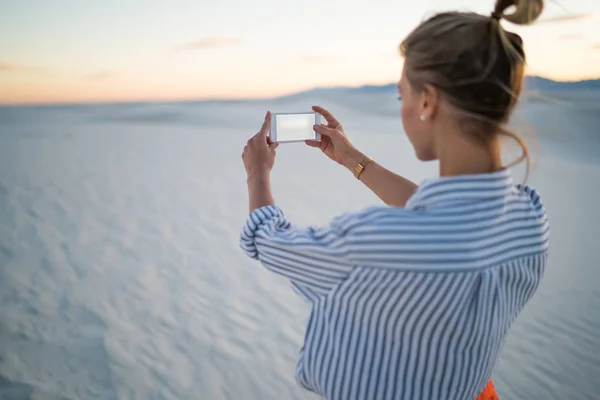 Back View Young Woman Tourist Making Selfie Smartphone Camera Exploring — Stock Photo, Image