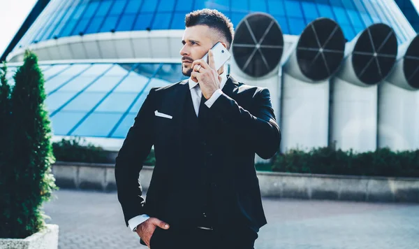 Formally Dressed Man Entrepreneur Looking Away While Making International Conversation — Stock Photo, Image