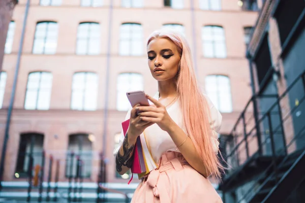 Teenage Schooler Pink Hair Typing Text Message Cellphone Gadget Connected — Stock Photo, Image