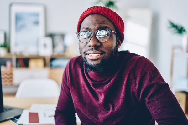 Portrait Handsome Millennial Generation Hipster Guy Fashion Benny Sitting Indoor — Stock Photo, Image