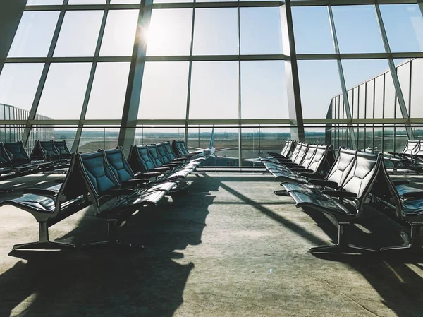 Światło Poczekalnia Lotniska Dużym Oknem — Zdjęcie stockowe