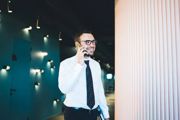 Empresario Masculino Exitoso Años Gafas Clásicas Para Corrección Visión Que —  Fotos de Stock