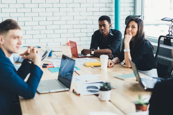 Diversiteit Groep Van Zelfverzekerde Mannelijke Vrouwelijke Experts Van Trotse Ceo — Stockfoto