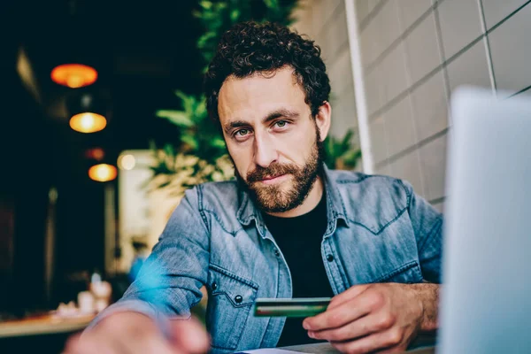 Portrait Handsome Bearded Young Man Holding Plastic Credit Card Internet — Stock Photo, Image