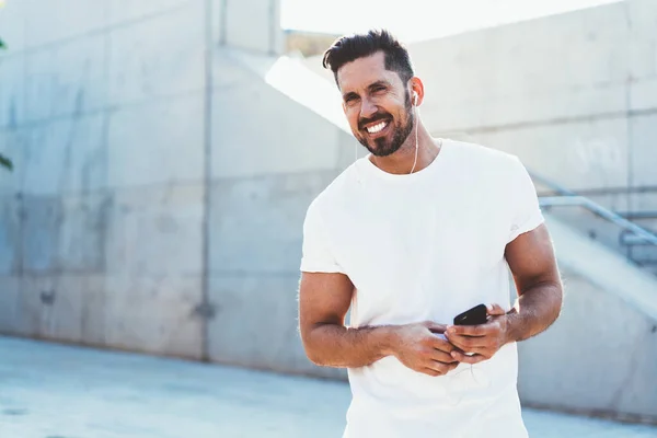 Half Length Portrait Cheerful Man Dressed Blank Shirt Enjoying Free — Stock Photo, Image