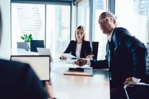 Volwassen Groep Van Professionals Consultancy Informatie Voor Startup Brainstorming Saamhorigheid — Stockfoto