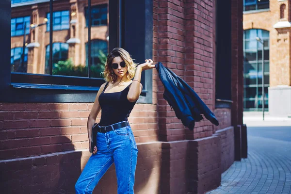 Confident Woman Sunglasses Taking Stroll University Campus Looking Camera Break — Stock Photo, Image