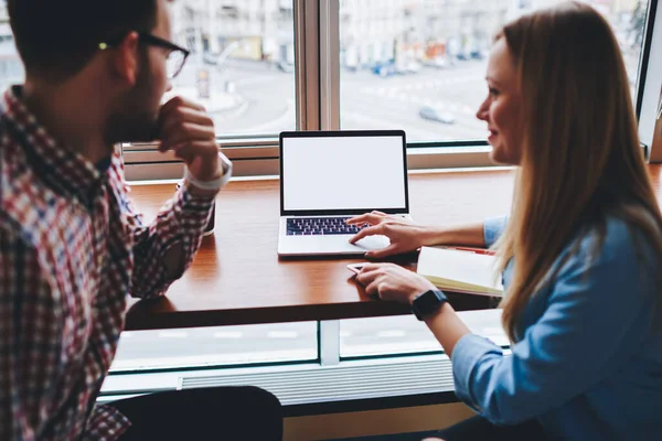 Male Female Blank Laptop Screen Cooperation Two Aucasian Skilled Students – stockfoto