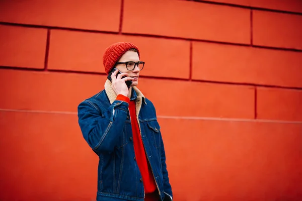 Cheerful Young Male Autumn Outfit Calling Mobile Phone While Standing — Stock Photo, Image