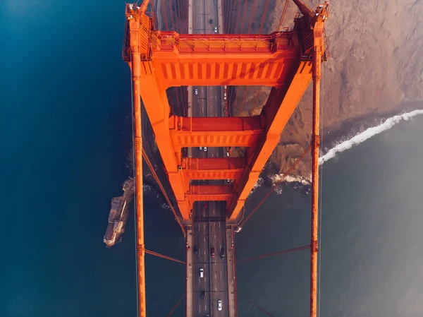 Luchtfoto Van Golden Gate Bridge Mistig Zicht Tijdens Avonduren Stedelijke — Stockfoto