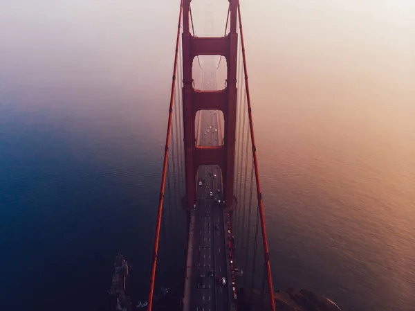 Golden Gate Köprüsü Nün Sisli Günbatımında San Francisco Daki Hava — Stok fotoğraf