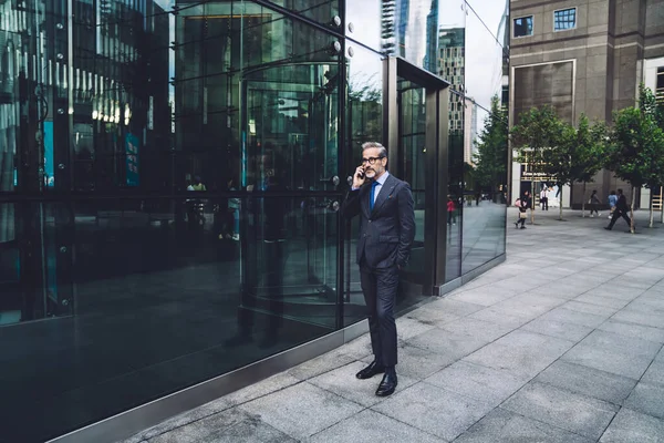 Middelbare Leeftijd Zakenman Met Baard Volle Groei Stijlvolle Donkere Business — Stockfoto