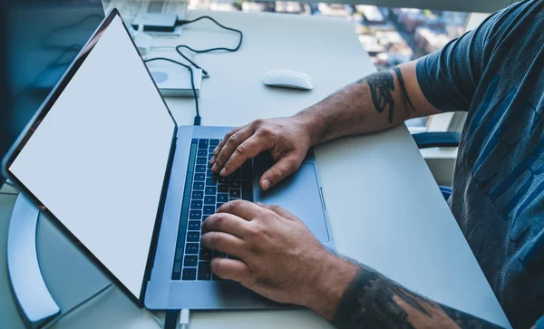 Crop Brutal Tattooed Hairy Man Hands Typing Laptop White Comfortable — Stock Photo, Image