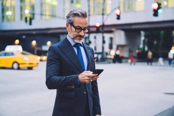 Confident Middle Aged Male Glasses Business Suit Typing Phone Standing — Stock Photo, Image