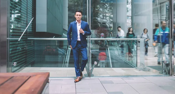 Young Asian Entrepreneur Dressed Strict Suit Neat Shirt Leaning Glass — Stock Photo, Image