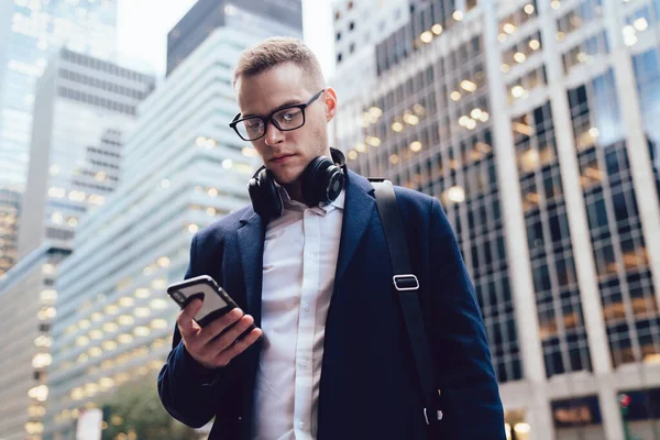 Formal Handsome Executive Glasses Coat Using Wireless Headphones Browsing Phone — Stock Photo, Image