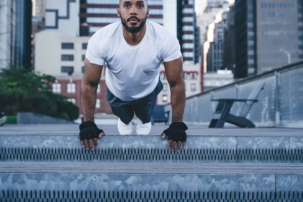 Crop Active Ethnic Bodybuilder Sportswear Gloves Having Morning Training Standing — Stock Photo, Image